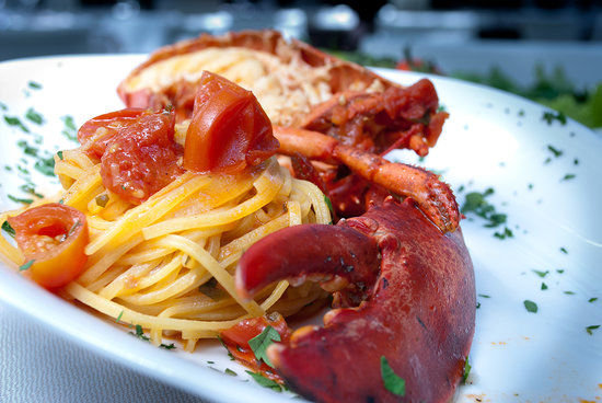 Tarantini al cancello rotto