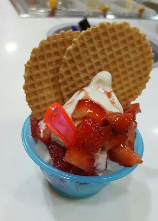 Neverland Yogurteria Creperia