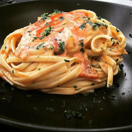 Makani 2Life Restaurant