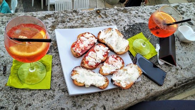 La Mela Bacata Lounge Bar